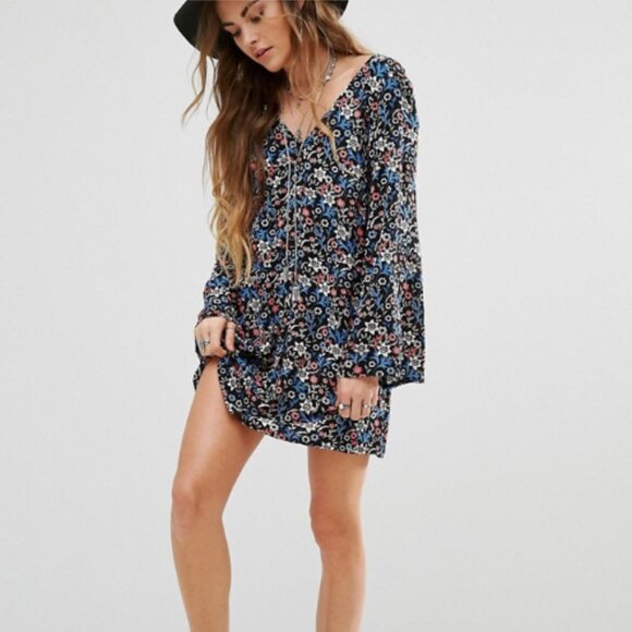 ASOS Glamorous Long Sleeve Button Front Tea Dress In Vintage Floral - Picture 1 of 9